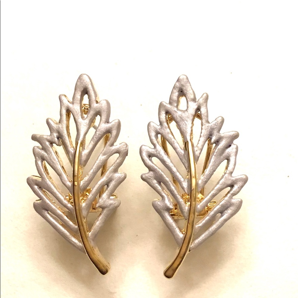 New Rucinni Handpainted Leaf earrings